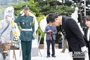 김동연 경기도지사, 68회 현충일... "보훈은 기억·책임·다짐"