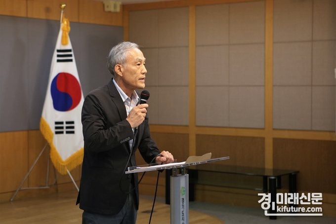 지난 1일 황의형 광복회 지부장이 경기도시공사 임직원들에게 독립운동 활동 등 올바른 역사의식에 대한 강의를 하고 있다.<사진=경기도시공사> 