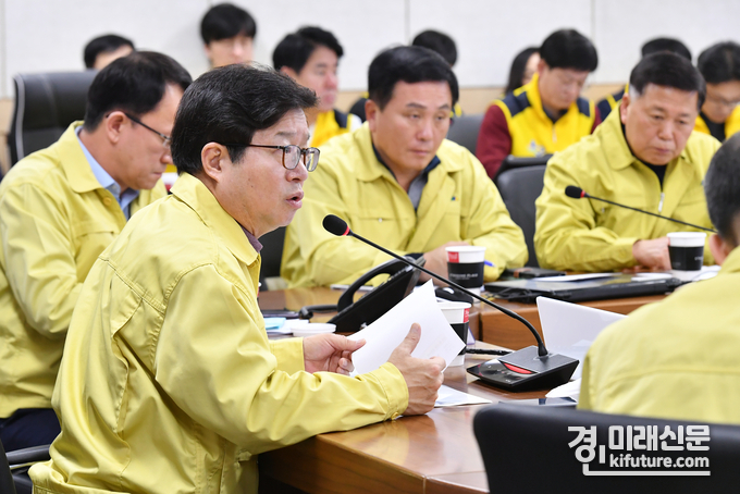 염태영 시장이 1일 긴급회의를 열고 있다.(사진=수원시)
