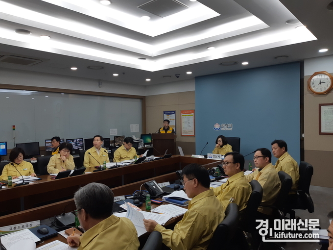 성남시는 지난 23일 코로나19 대응 상황 긴급보고회를 실시하고있다.<사진=성남시>