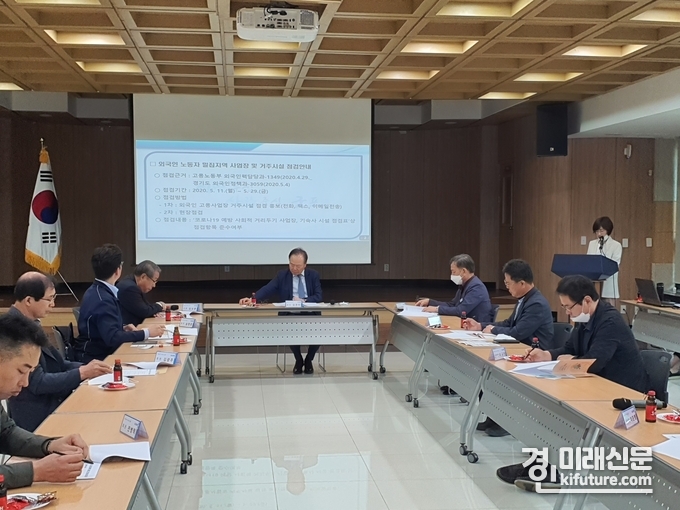 군포시는 외국인고용사업장 점검 관련 간담회를 하고 있다.<사진=군포시>