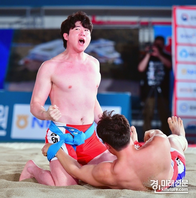 통산 19번 장사에 등극한 '씨름판의 살아있는 전설' 임태혁(수원시청) 선수.<사진=수원시>