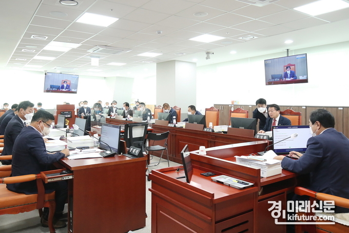 경기도의회 농정해양위원회가 경기도 추경 예산안 및 기금운용계획 변경안을 심의하고 있다. <사진=경기도의회>
