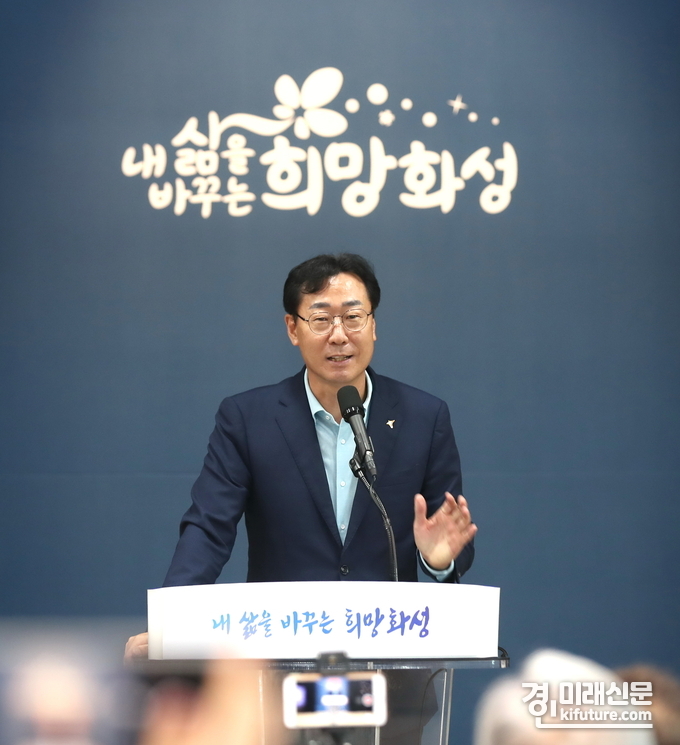 정명근 화성시장이 시정브리핑을 하고 있다. <사진=화성시>