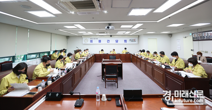 시흥시의회가 의원 감단회를 진행하고 있다. <사진=시흥시의회>