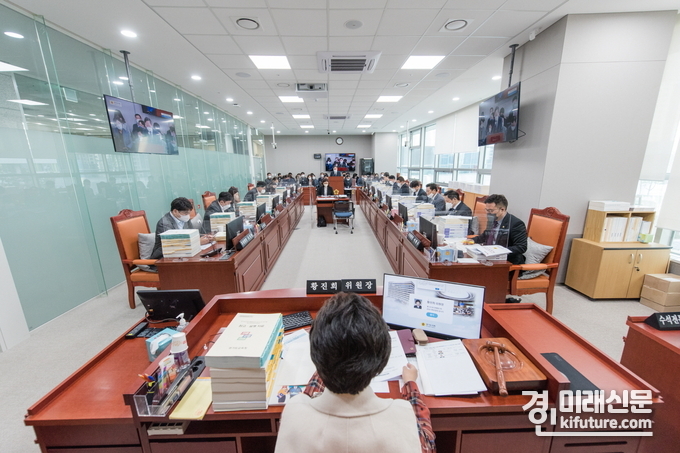 경기도의회 교육기획위원회가 2023년 경기도교육청 본예산 심의를 하고 있다. <사진=경기도의회>
