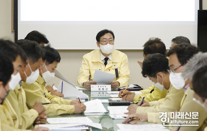 화성시가 취약계층 난방비 긴급지원 대책회의를 열고 있다. <사진=화성시>
