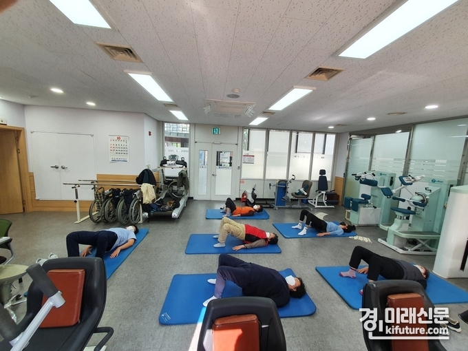화성시동탄보건소가 장애인 재활 건강 프로그램을 진행하고 있다. <사진=화성시> 