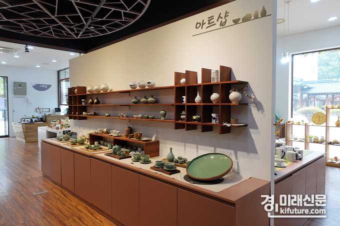 여주도자세상 쇼핑몰 아트숍 내부 모습. <사진=경기도>