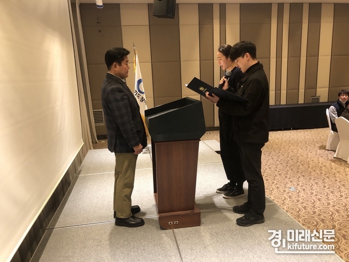 경기도장애인체육회 직원 대표가 청렴 서약서를 낭독하고 있다. <사진=경기도장애인체육회>
