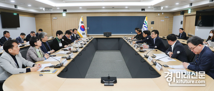 31일 경기도는 GPT 추진 방향과 도정 활용 분야에 대해 회의를 진행하고 있다. <사진=경기도>