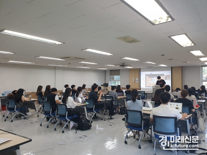 경기도융합과학교육원이 연수를 진행하고 있다. <사진=경기도융합과학교육원>