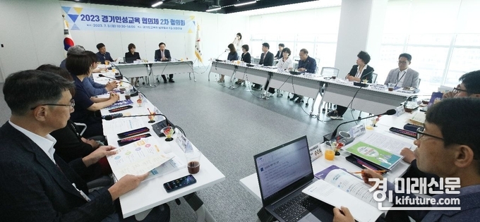 임태희 경기교육감이 '경기인성교육 혐의체 2차 협의회'에서 “인성교육은 중요한 시대정신”을 강조하고 있다. <사진=경기도교육청>