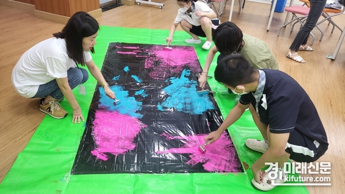 경기학교예술창작소 지역연계 교육프로그램에 참여한 학생들 모습. <사진=경기도교육청>
