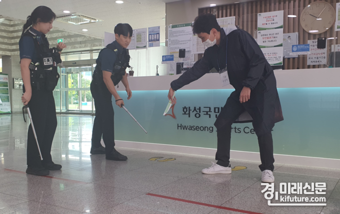 화성도시공사가 다중이용시설 비상상황 합동 모의훈련을 실시하고 있다. <사진=화성도시공사>