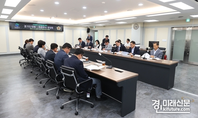 경기도의회 의정정책추진단이 의정부시와 지역정책과제 실현을 위한 정담회를 진행하고 있다. <사진=경기도의회>