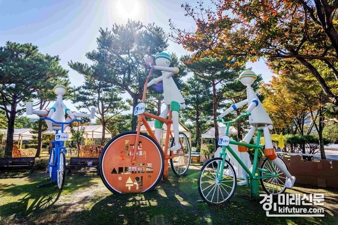‘생태교통 수원 뉴페스타’의 조형물. <사진=수원시>