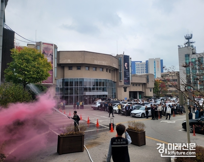 고양시가 지난 1일 민방위 대피 훈련·소방합동훈련을 실시하고 있다. <사진=고양시>