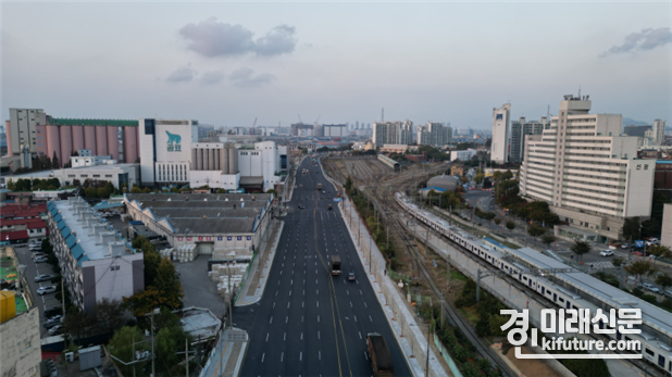 만석 우회고가교 철거 후 개통된 왕복 6차로 도로 모습. <사진=인천시>