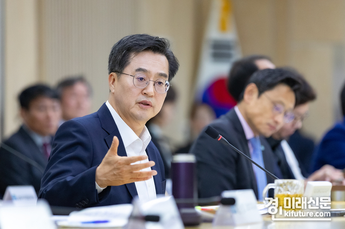 김동연 경기도지사가 지난 22일 도정 열린회의를 주재하고 있다. <사진=경기도>