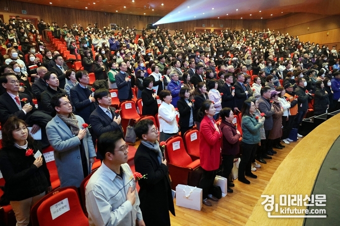 안산시자원봉사센터는 지난 1일 제25회 안산시자원봉사자의 날 기념식을 열고 있다. <사진=안산시>