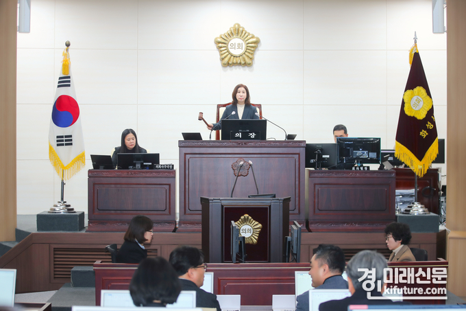 김경희 화성시의회 의장이 제227회 임시회 제1차 본회의를 진행하고 있다. <사진=화성시의회>