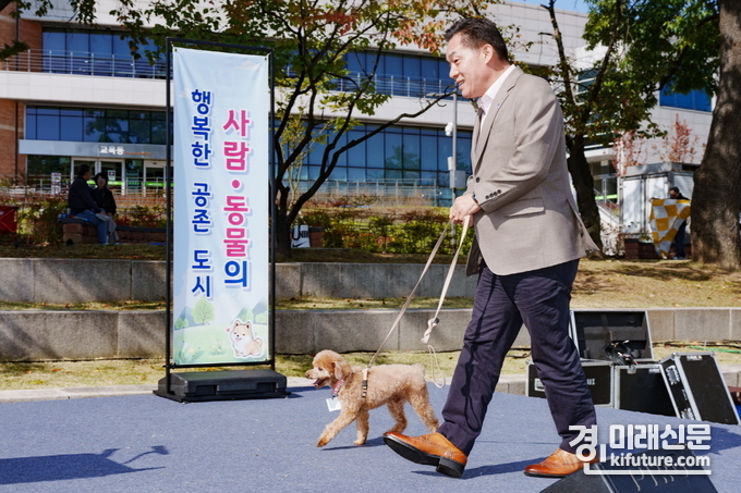이재준 시장이 수원시 반려동물 축제에 참여하고 있다. <사진=수원시>