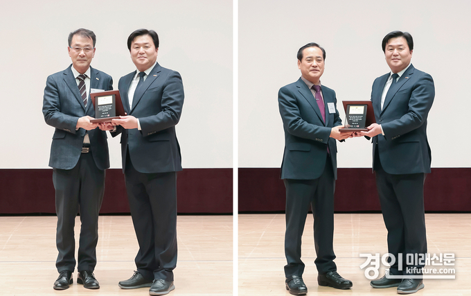 임병택 시흥시장이 조성기 오성스프링 대표(왼쪽)과 이색용 ㈜보원화스너 대표에게 시흥시 최고경영인을 선정하고 기념촬영을 하고 있다. <사진=시흥시>