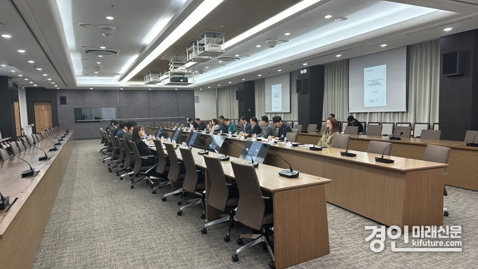 시흥시와 한국토지주택공사가 지난 6일 도시공동발전협의회를 개최하고 있다. <사진=시흥시>