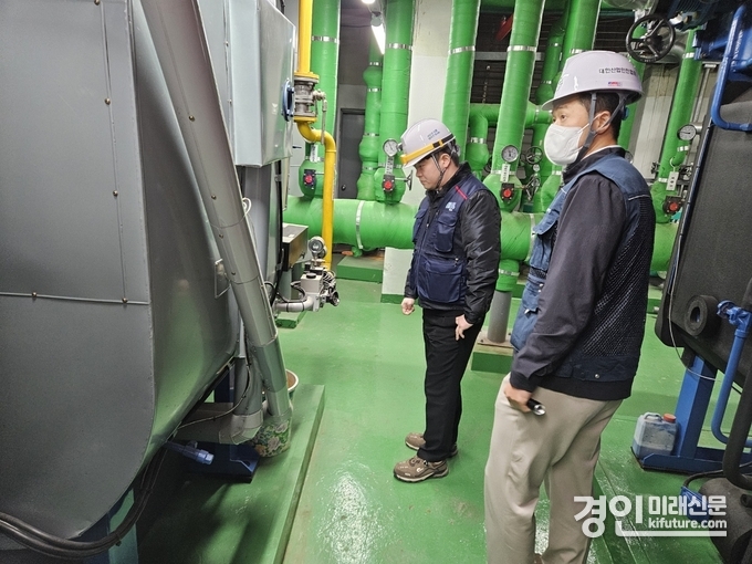 시흥도시공사가 해빙기 재난 및 시설안전 합동점검을 실시하고 있다. <사진=시흥도시공사>