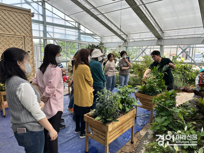 인천시농업기술센터가 생활 원예프로그램을 진행하고 있다. <사진=인천시>