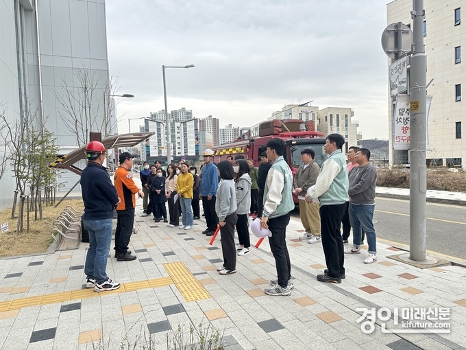 시흥도시공사가 은계1어울림센터에서 소방 합동 훈련을 실시하고 있다. <사진=-시흥도시공사>