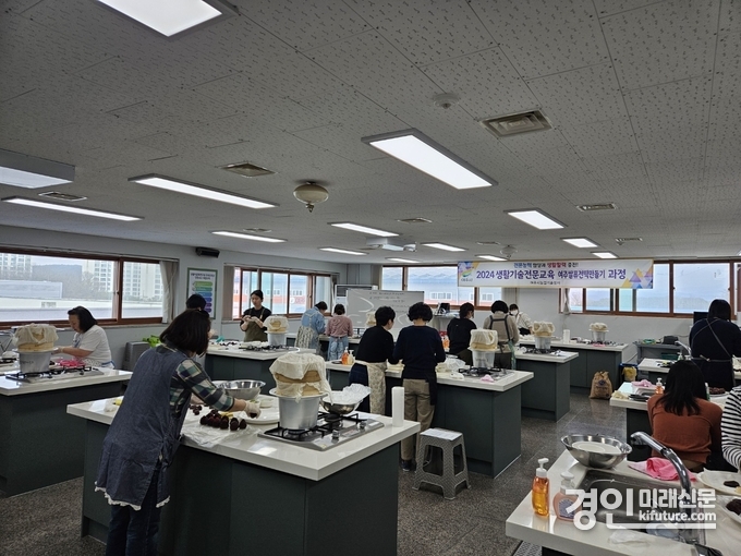 여주시농업기술센터가 생활기술전문 교육을 실시하고 있다. <사진=여주시>