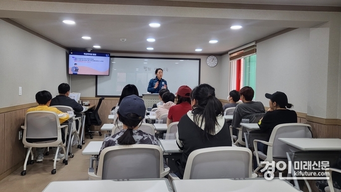 시흥시가 다-가치 유스센터에서 범죄예방 교육을 진행하고 있다. <사진=시흥시>