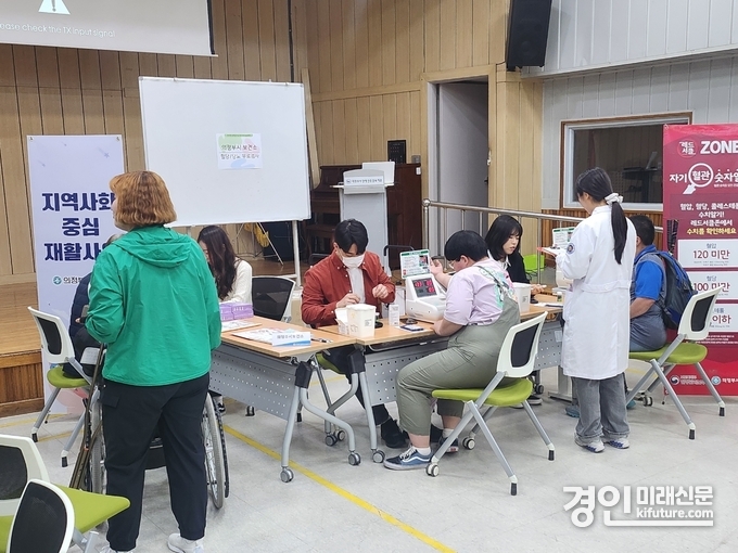 경기주택도시공사가 장애인의 날 맞이 찾아가는 주거복지 상담을 진행하고 있다. <사진=GH>