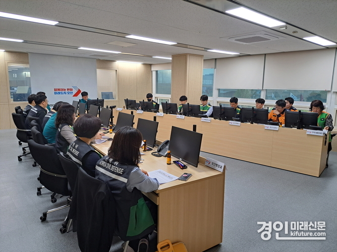 오산시가 극한 강우 대비 도상 토론 및 펌프장 가동 훈련을 진행하고 있다. <사진=오산시>