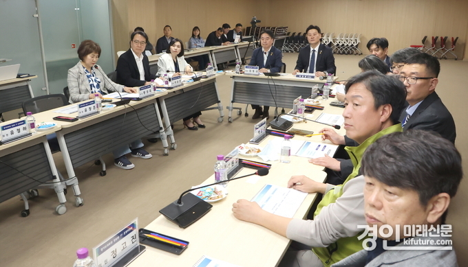경기도의료원 6개 병원 운영정상화 TF 위원회가 ‘경기도의료원 운영 정상화 연구용역’ 착수보고회를 진행하고 있다. <사진=경기도의회>