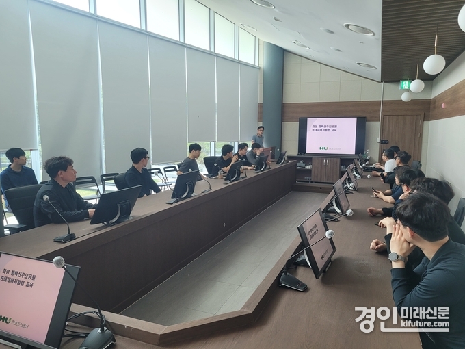 화성도시공사가 함백산추모공원에서 중처법 특별교육을 실시하고 있다. <사진=화성도시공사>