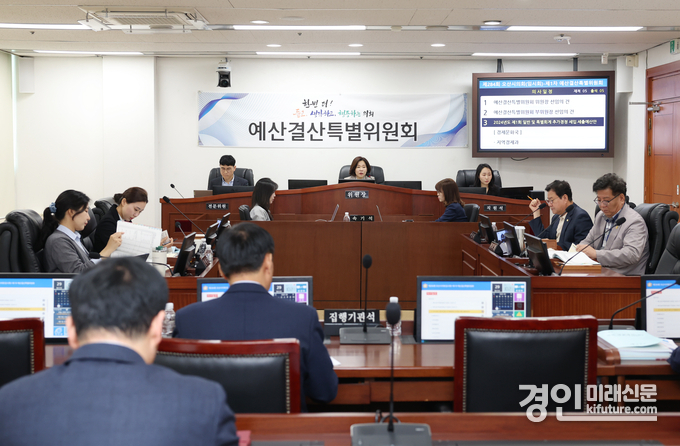 오산시의회가 예결특위 1차 회의를 진행하고 있다. <사진=오산시의회>