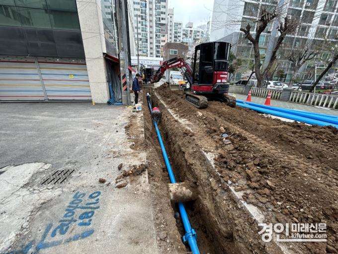 인천시가 산곡동 261-8번지 일원 노후관 교체공사를 실시하고 있다. <사진=인천시>