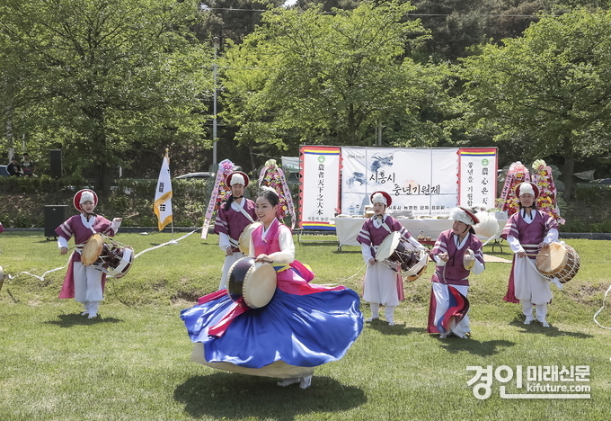 시흥시 농업인단체협의회가 풍년기원제를 열고 있다. <사진=시흥시>