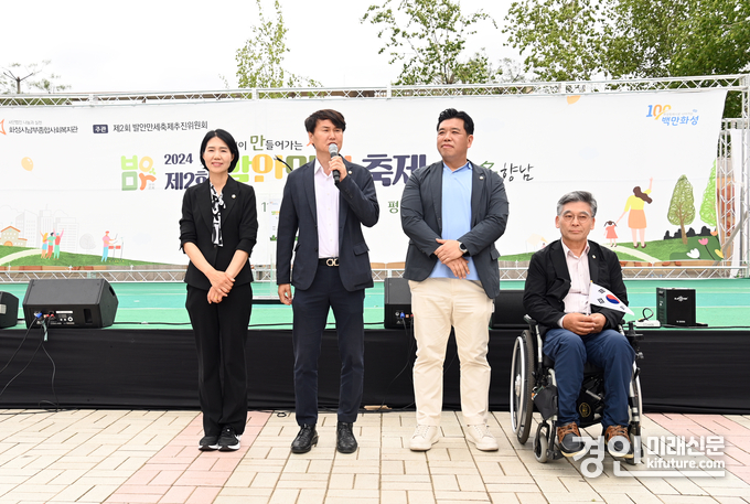 화성시의회 최은희, 송선영, 이계철, 이용운 의원(왼쪽부터)이 인사말을 하고 있다. <사진=화성시의회>