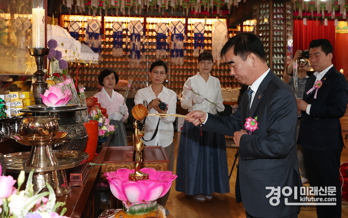 염종현 경기도의회 의장이 15일 부천 석왕사 봉축 법요식에 참석하고 있다. <사진=경기도의회>