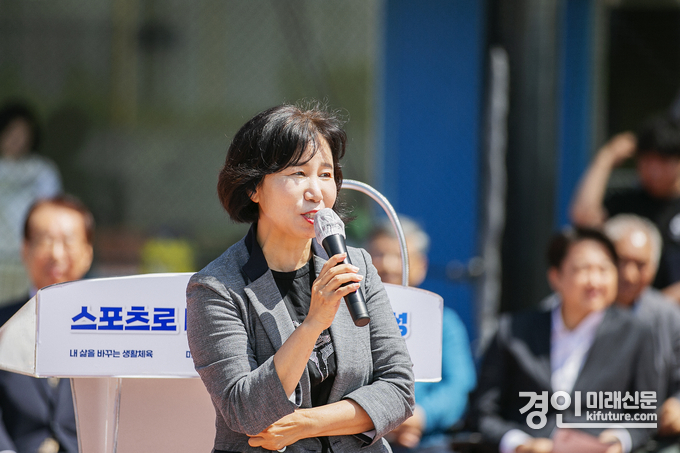 김경희 화성시의회 의장이 전국유소년야구대회에서 축사를 하고 있다. <사진=화성시의회>