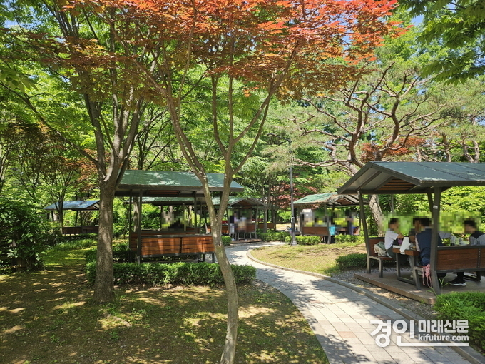 시민들이 ‘고양피크닉시민공원’에서 즐거운 시간을 보내고 있다. <사진=고양시>