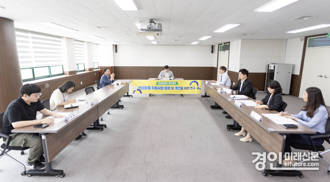 안산시의회 의원연구단체 ‘마이프렌즈 캣츠앤독’이 지난 10일 의회 대회의실에서 제1차 간담회를 개최하고 있다. <사진=안산시의회>