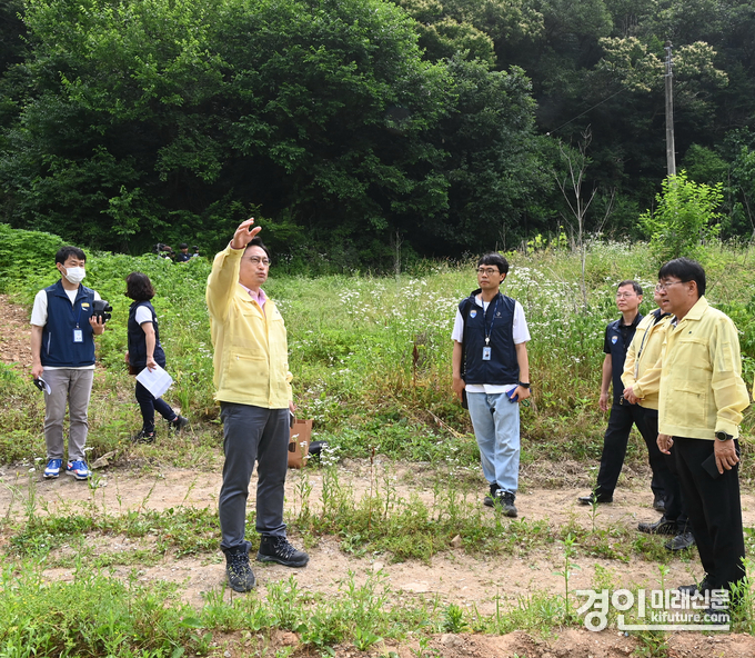 오후석 경기도 행정2부지사가 대북전단 살포예상지역을 둘러보고 있다. <사진=경기도>