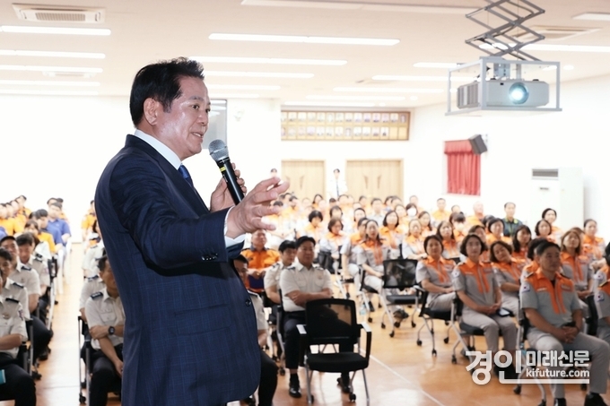 최대호 안양시장이 특별강연을 하고 있다. <사진=안양시>