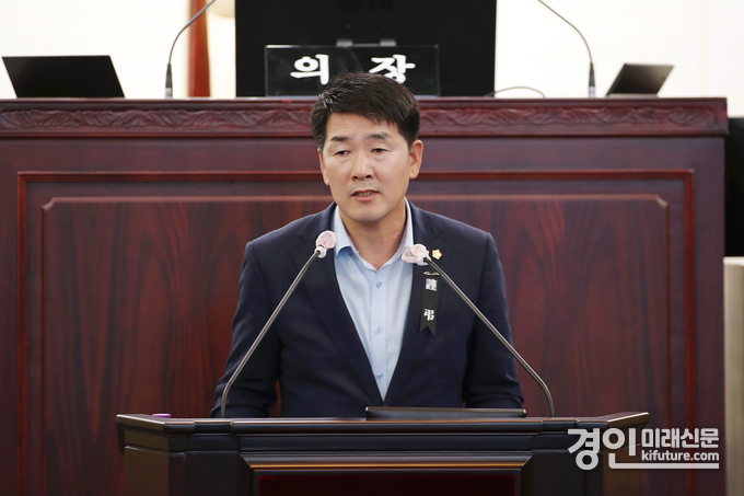 회성시의회 제9대 후반기 의장에 선출된 배정수 의원이 당선소감을 발표하고 있다. <사진=화성시의회>