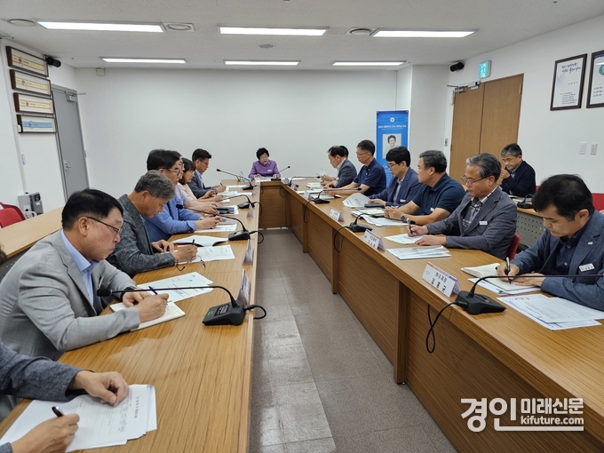 김경희 이천시장이 중소기업 제품 우선구매 간담회를 개최하고 있다. <사진=이천시>